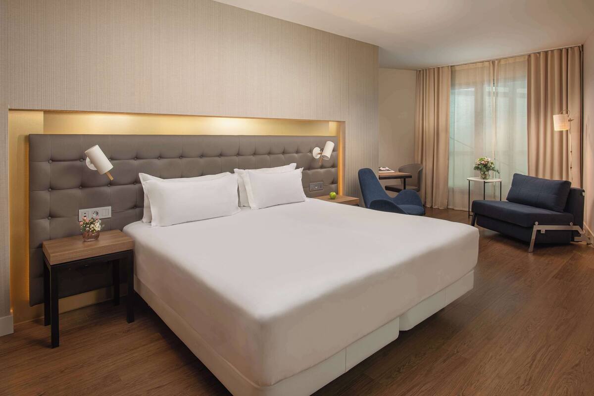 Hochwertige Bettwaren, Minibar, Zimmersafe, Schreibtisch