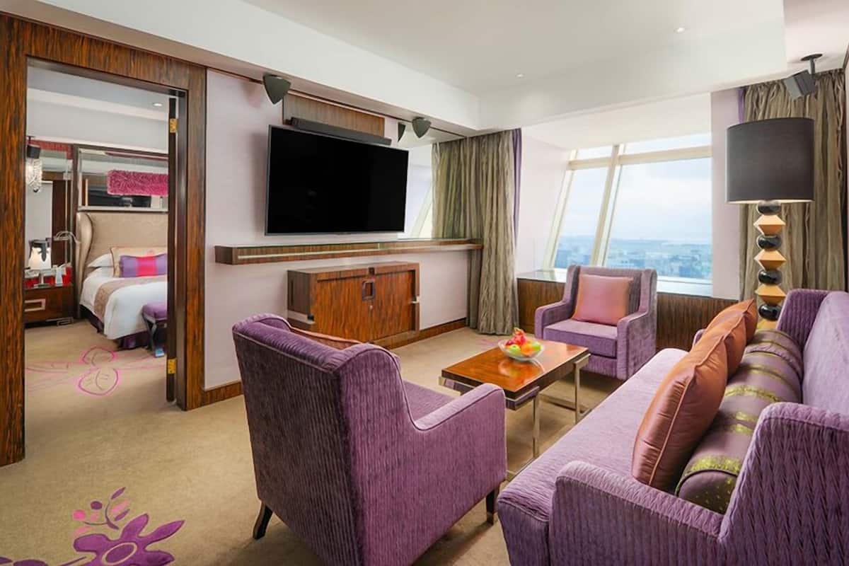 Suite Superior | 1 camera, minibar, una cassaforte in camera, una scrivania