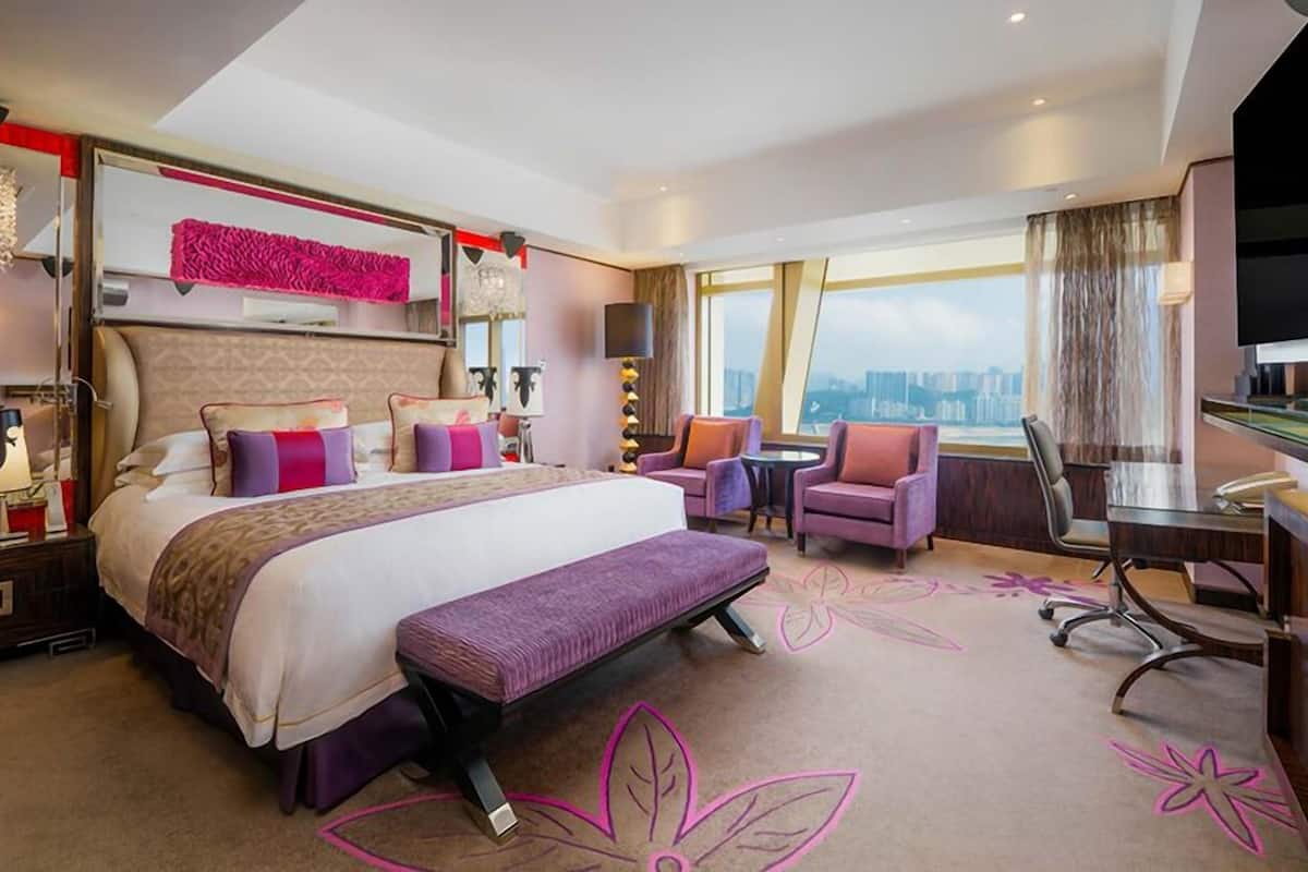 1 bedroom, minibar, in-room safe, desk