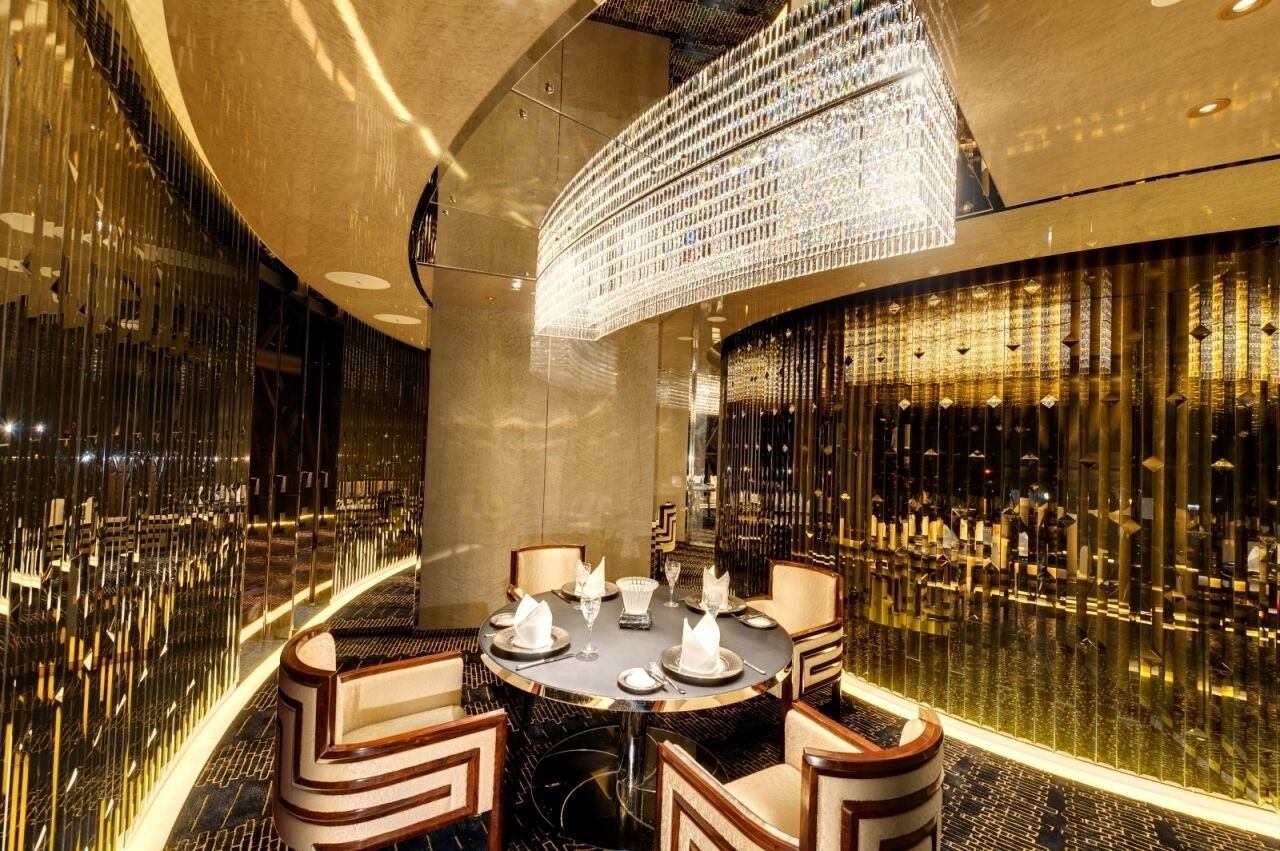 6 restaurants, breakfast, lunch, dinner served; french cuisine