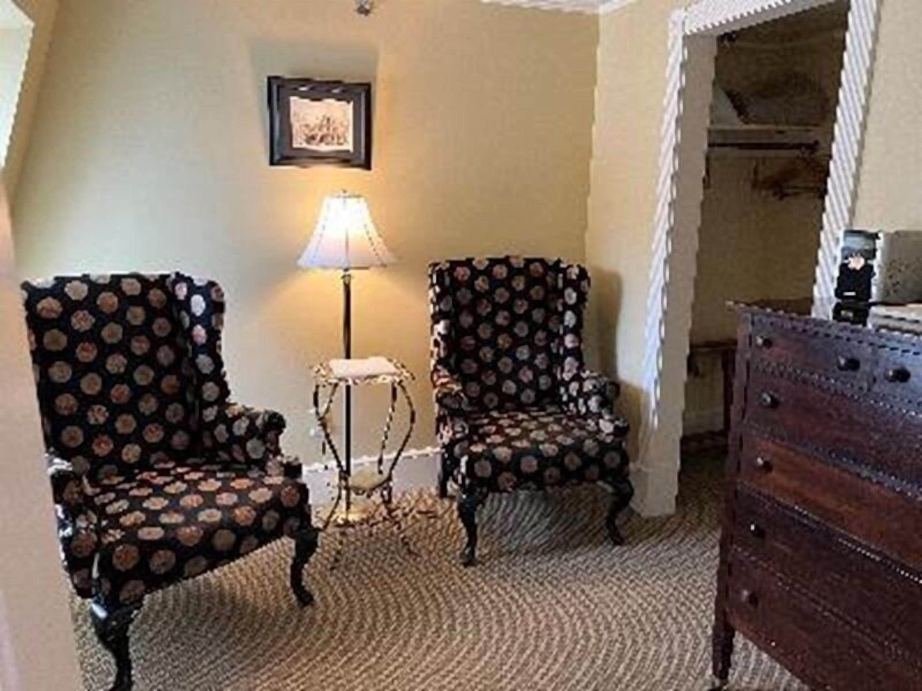 primrose king | 1 bedroom, iron/ironing board, free wifi, bed sheets