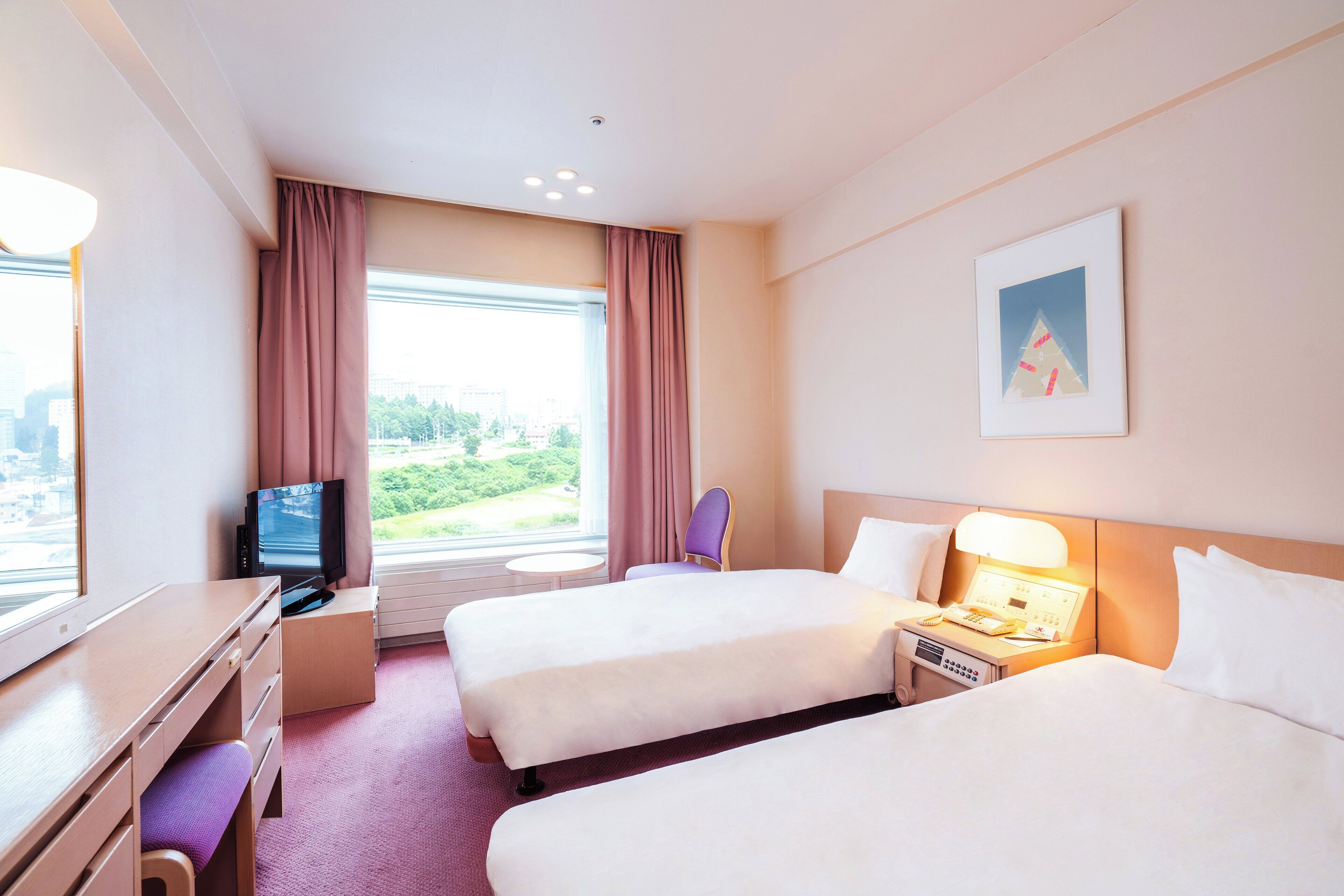 ห้องทวิน, ปลอดบุหรี่ | เครื่องนอนระดับพรีเมียม, ตู้นิรภัยในห้องพัก, ผ้าม่านกันแสง