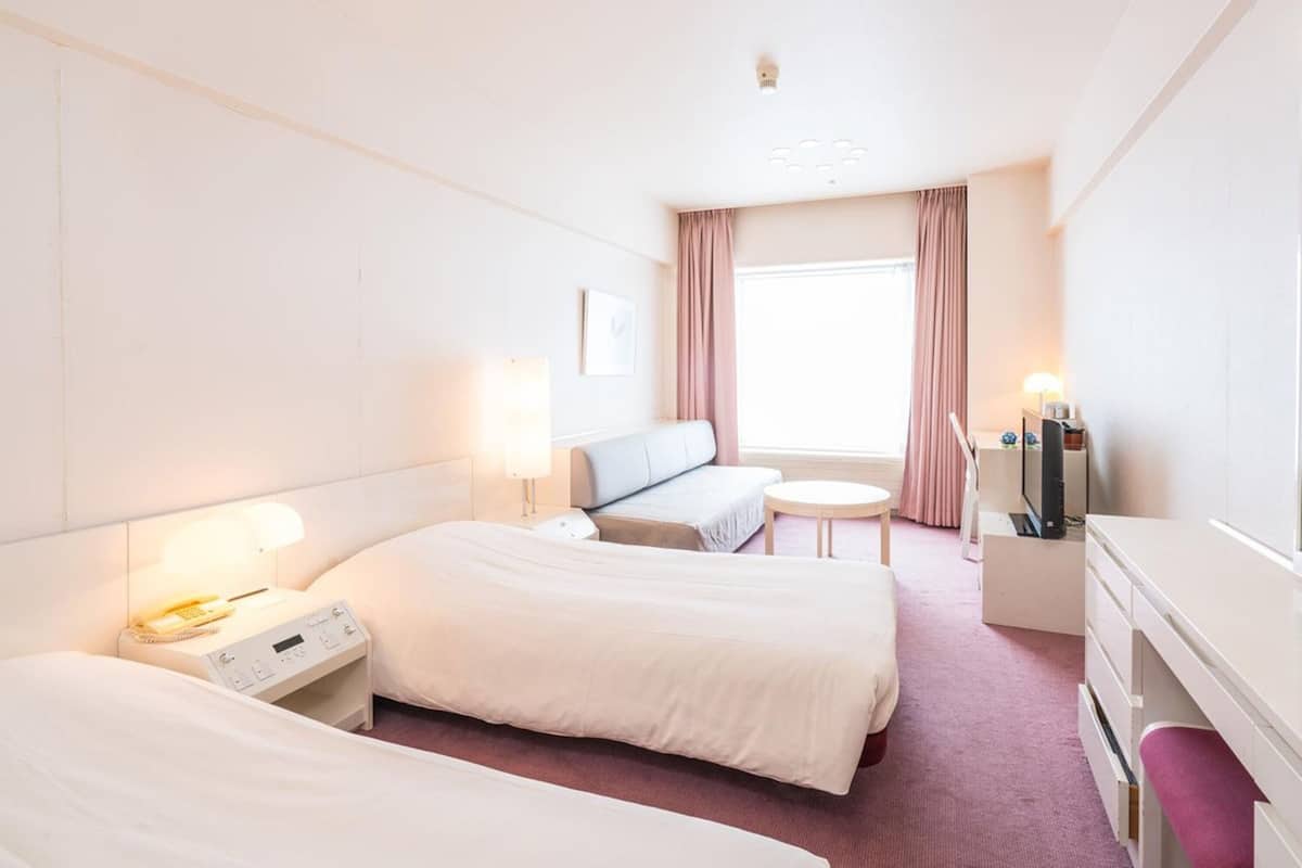 Premium bedding, in-room safe, blackout curtains, iron/ironing board