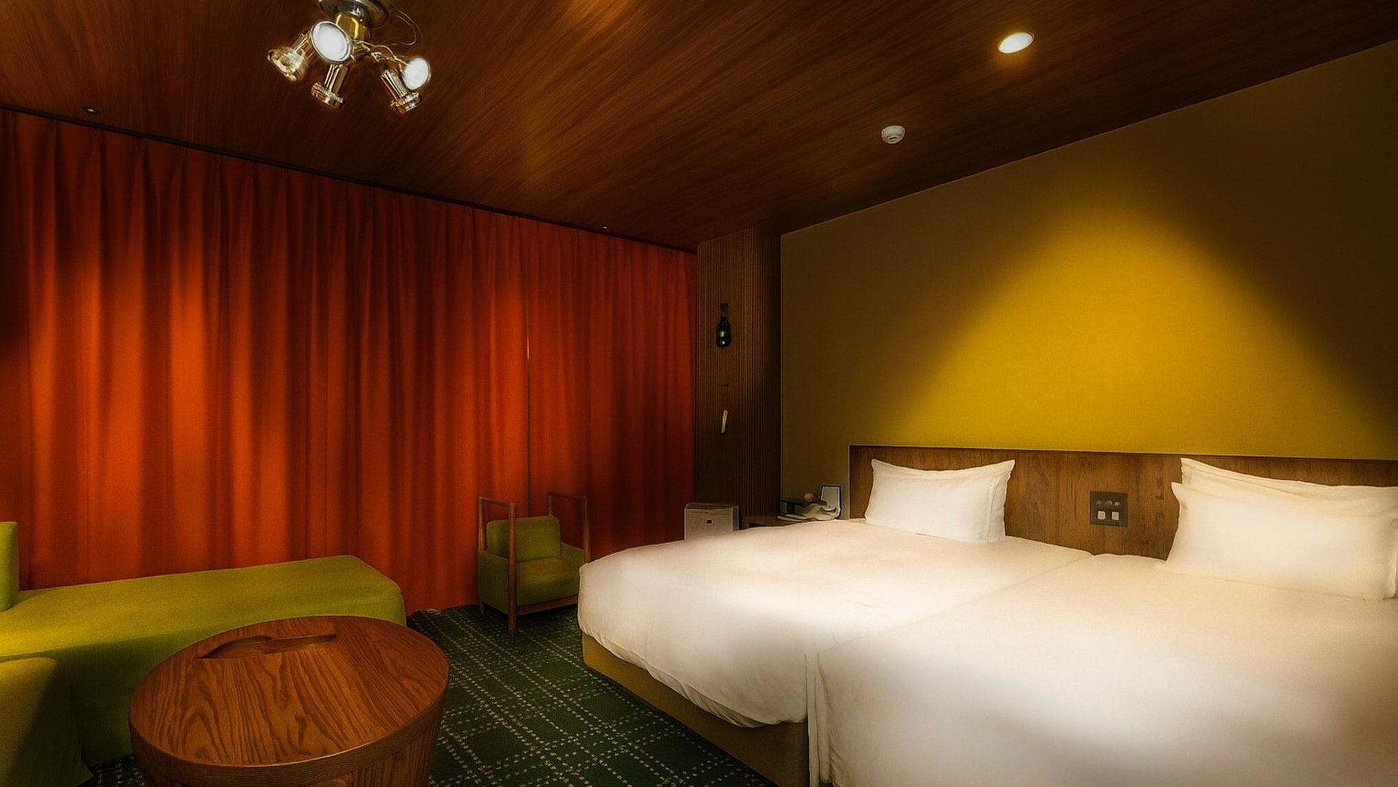 เครื่องนอนระดับพรีเมียม, ตู้นิรภัยในห้องพัก, ผ้าม่านกันแสง