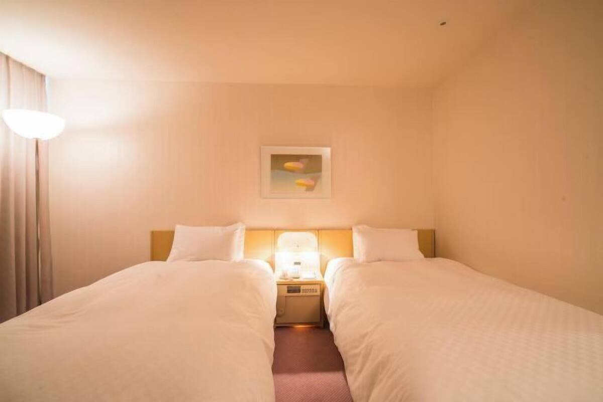 Premium bedding, in-room safe, blackout curtains, iron/ironing board