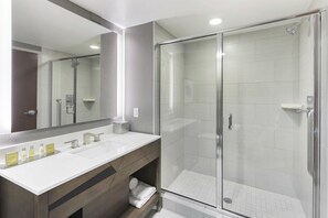 Bathroom shower - DoubleTree by Hilton Raleigh - Cary (Cary)