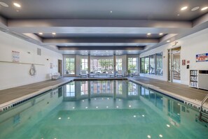 Indoor pool - DoubleTree by Hilton Raleigh - Cary (Cary)