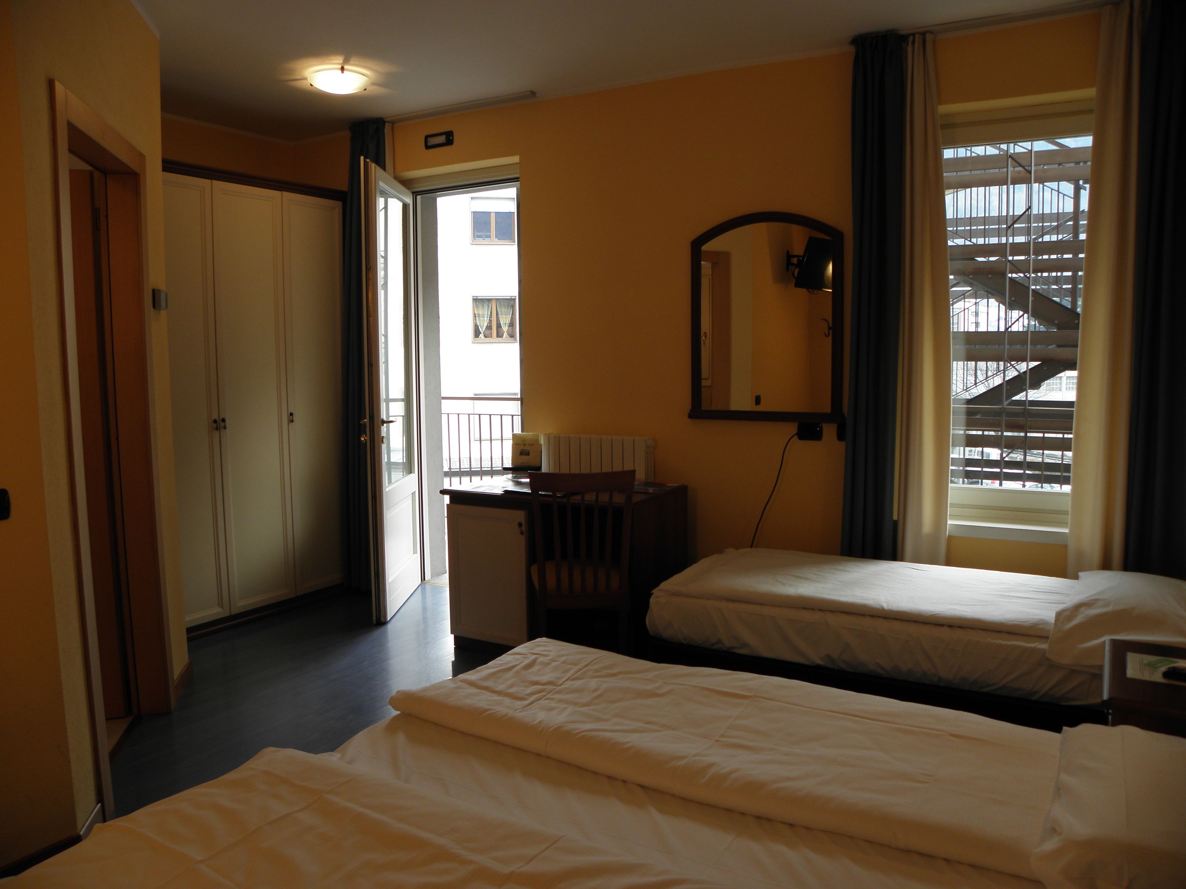 standard room | minibar, in-room safe, free wifi, bed sheets