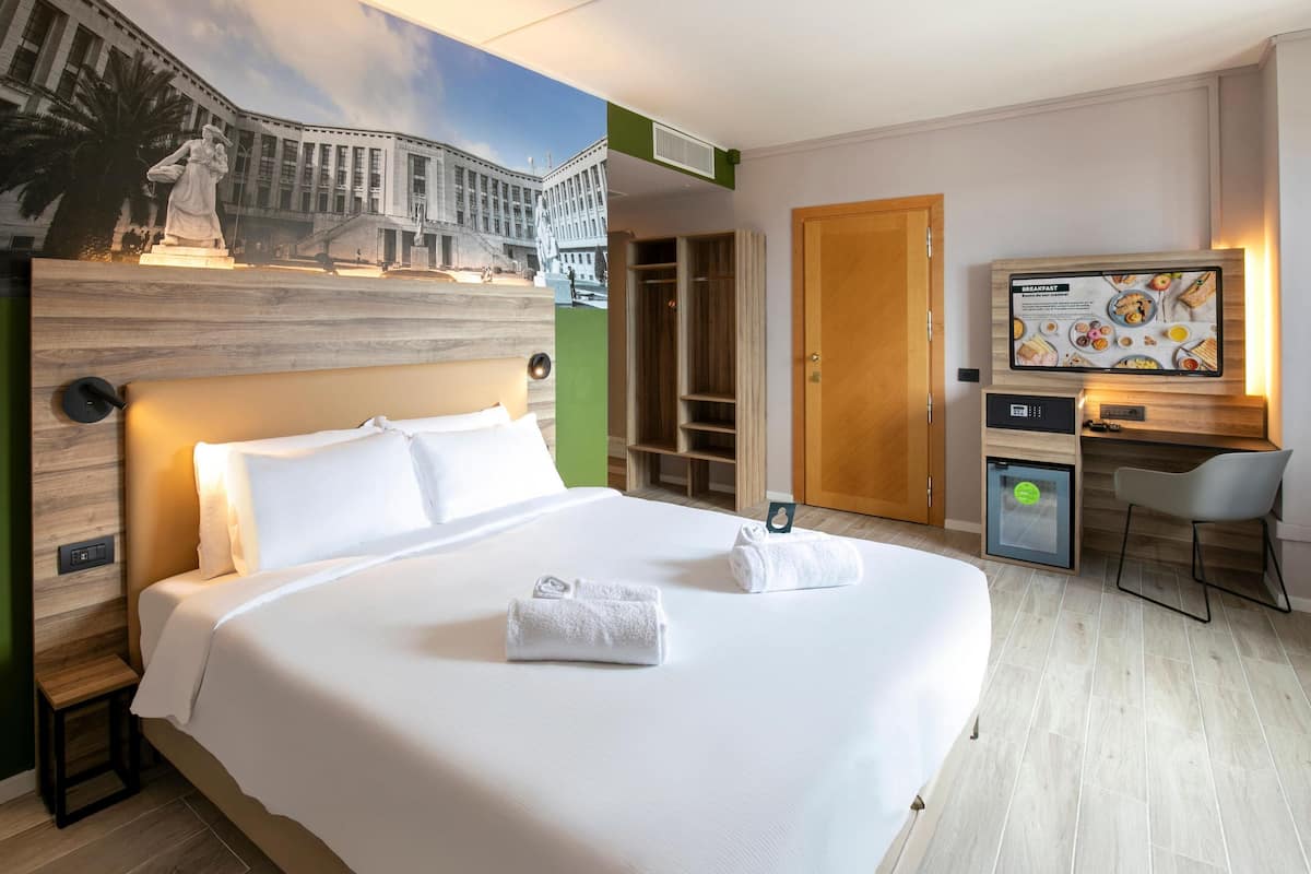 Triple Room (Accessible) | Desk, free WiFi