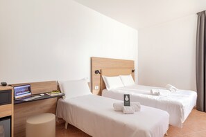 Triple Room (Accessible) | Desk, free WiFi - B&B HOTEL Latina (Latina)