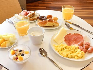 Daily buffet breakfast (EUR 9.50 per person)