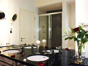 Bathroom - The Prince of Wales Hotel (Athlone)
