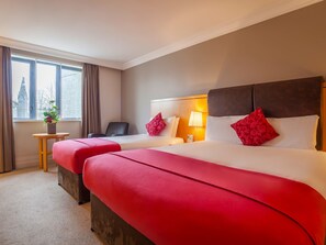Egyptian cotton sheets, premium bedding, down duvets, in-room safe - The Prince of Wales Hotel (Athlone)