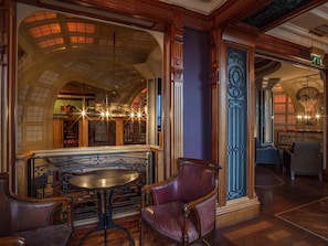 2 bares/lounges