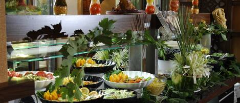 Breakfast (EUR 6 per person)