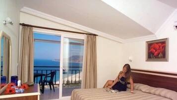 1 bedroom, desk, laptop workspace, free WiFi