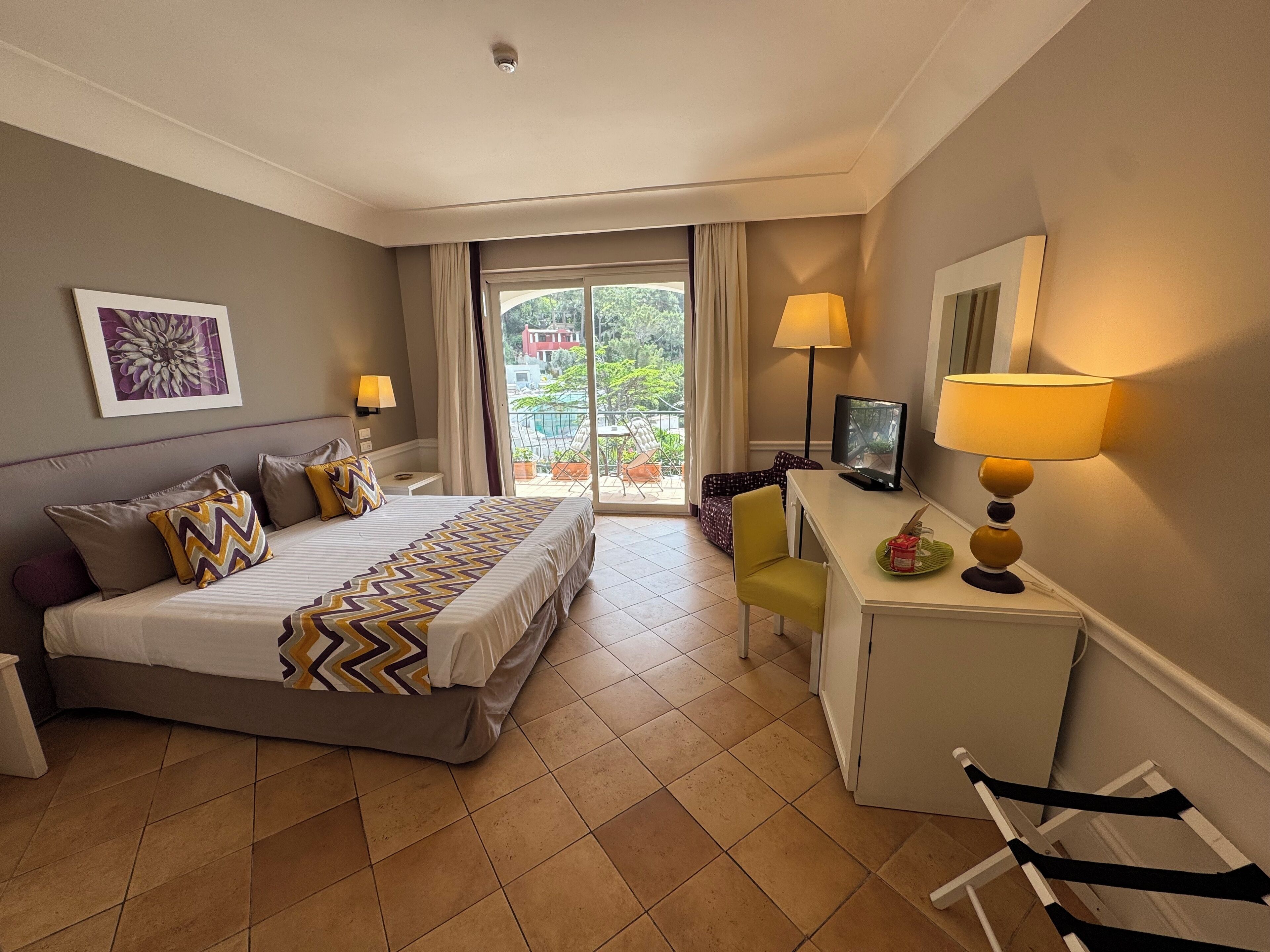 deluxe room, patio, sea view | minibar, in-room safe, desk, free wifi