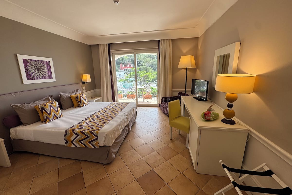 deluxe room, patio, sea view | minibar, in-room safe, desk, free wifi