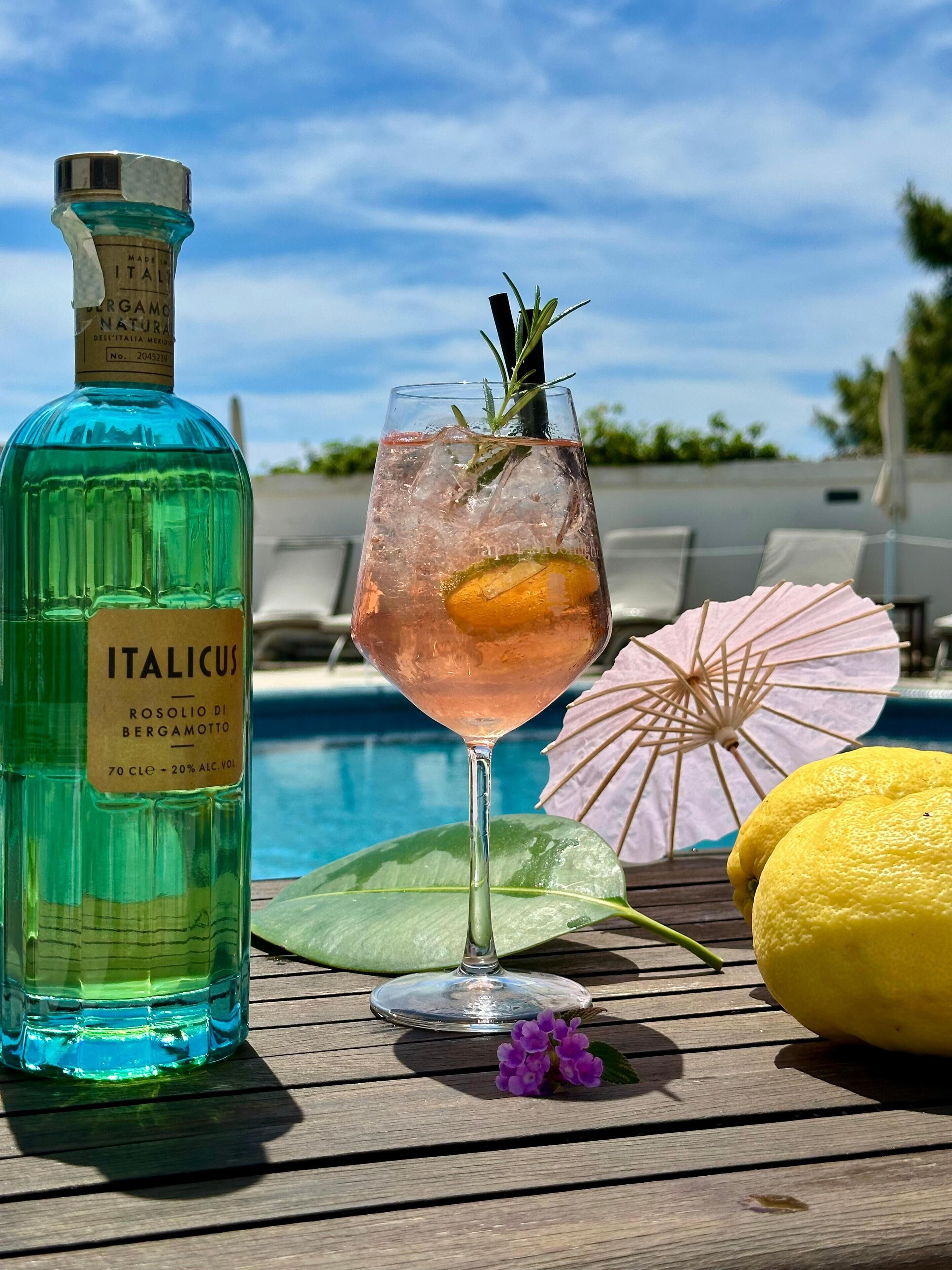 Poolside bar