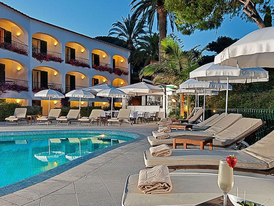 Outdoor pool, pool umbrellas, sun loungers