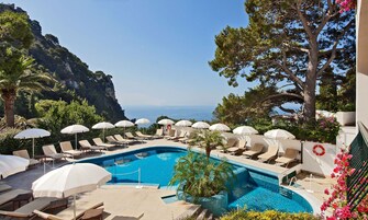 Outdoor pool, pool umbrellas, sun loungers