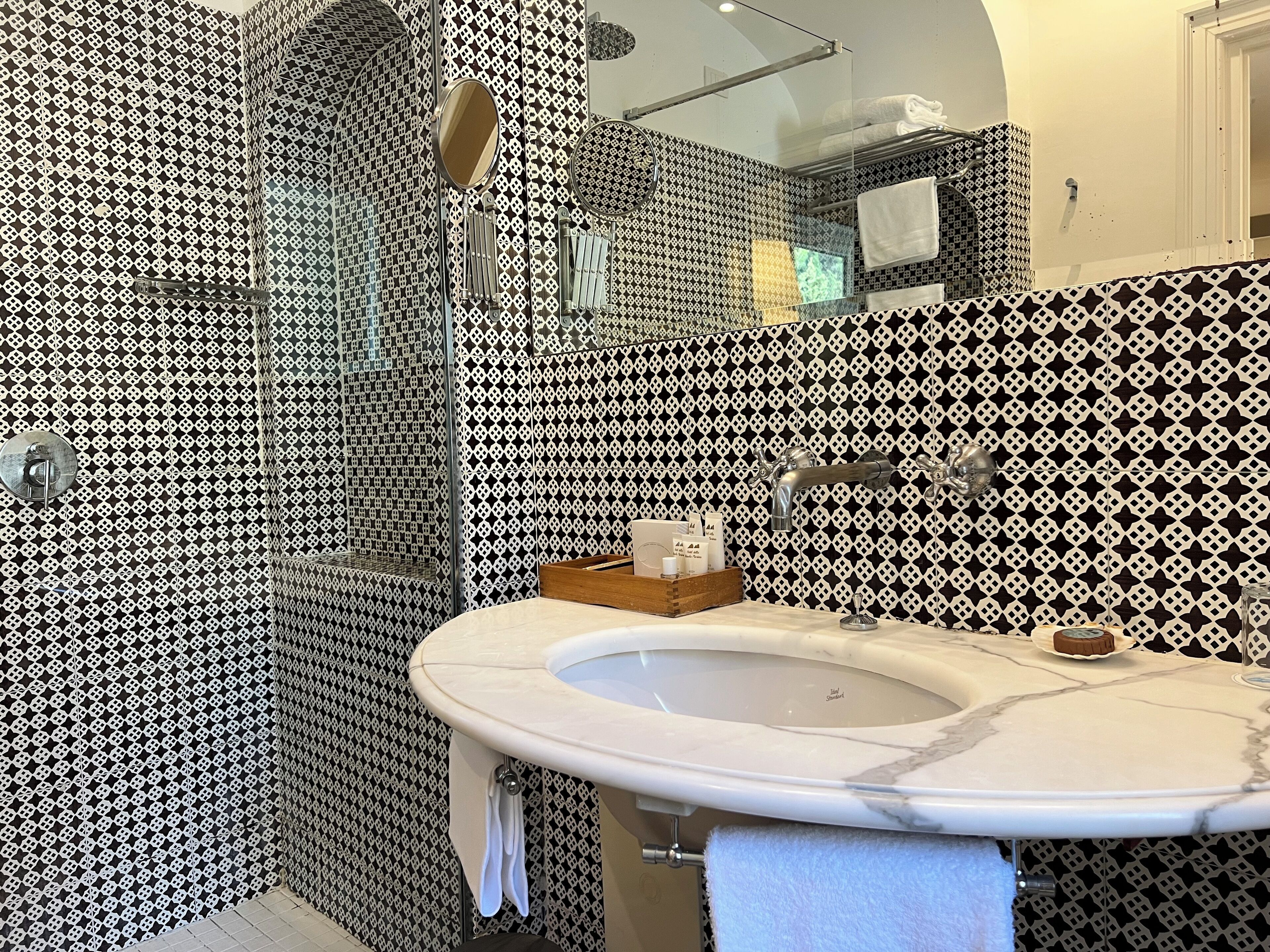 classic double or twin room | bathroom | shower, free toiletries, hair dryer, bidet