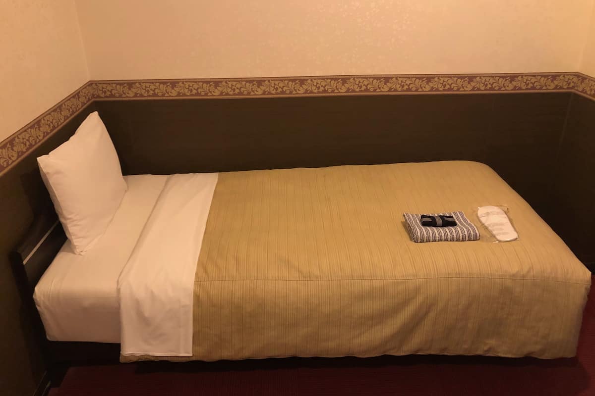 Single Room, Non Smoking | Down comforters, in-room safe, desk, blackout drapes