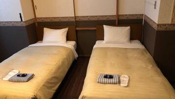 Down duvets, in-room safe, desk, blackout curtains