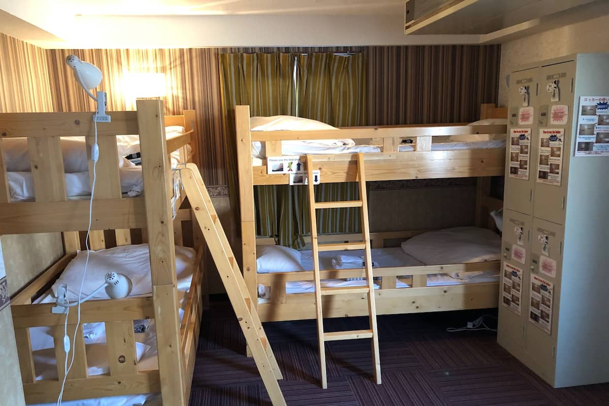 Down comforters, in-room safe, desk, blackout drapes