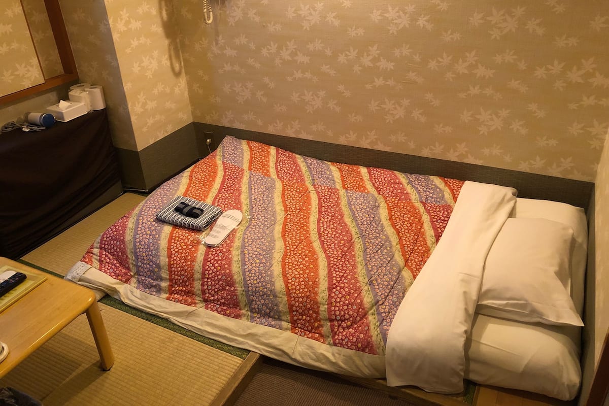 Chambre, futon japonais, non-fumeurs | Couette en duvet d'oie, coffres-forts dans les chambres, bureau