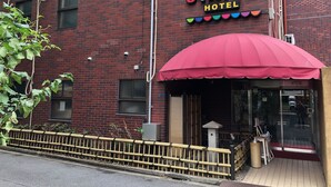 Front of property - Oak Hotel (TOKYO)
