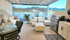 Luxury-Villa, 2 Schlafzimmer, Balkon (Waterfront) | Eigene Küche | Kühlschrank, Mikrowelle, Herdplatte, Wasserkocher mit Kaffee-/Teezubehör