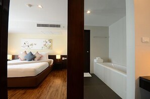 Suite – junior | Sengetøy av topp kvalitet, safe på rommet og skrivebord