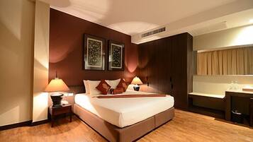 Premium bedding, in-room safe, desk, blackout curtains