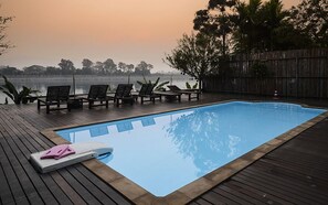 Outdoor pool, pool umbrellas, pool loungers - Serene at Chiang Rai (Chiang Saen)