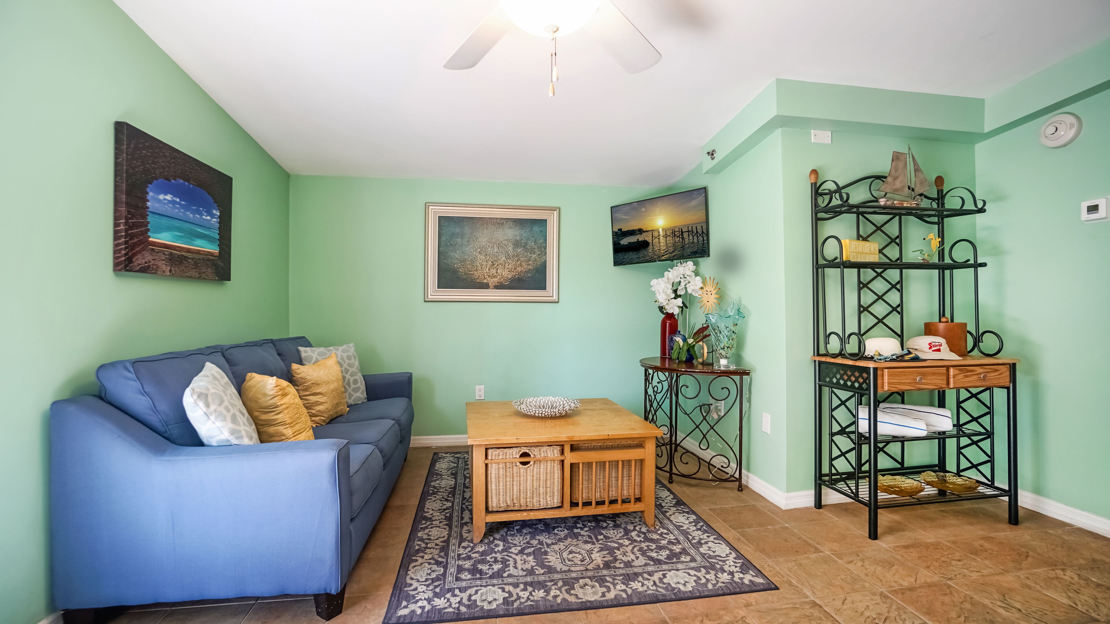 economy suite, courtyard view | living area | 32-inch tv with cable channels