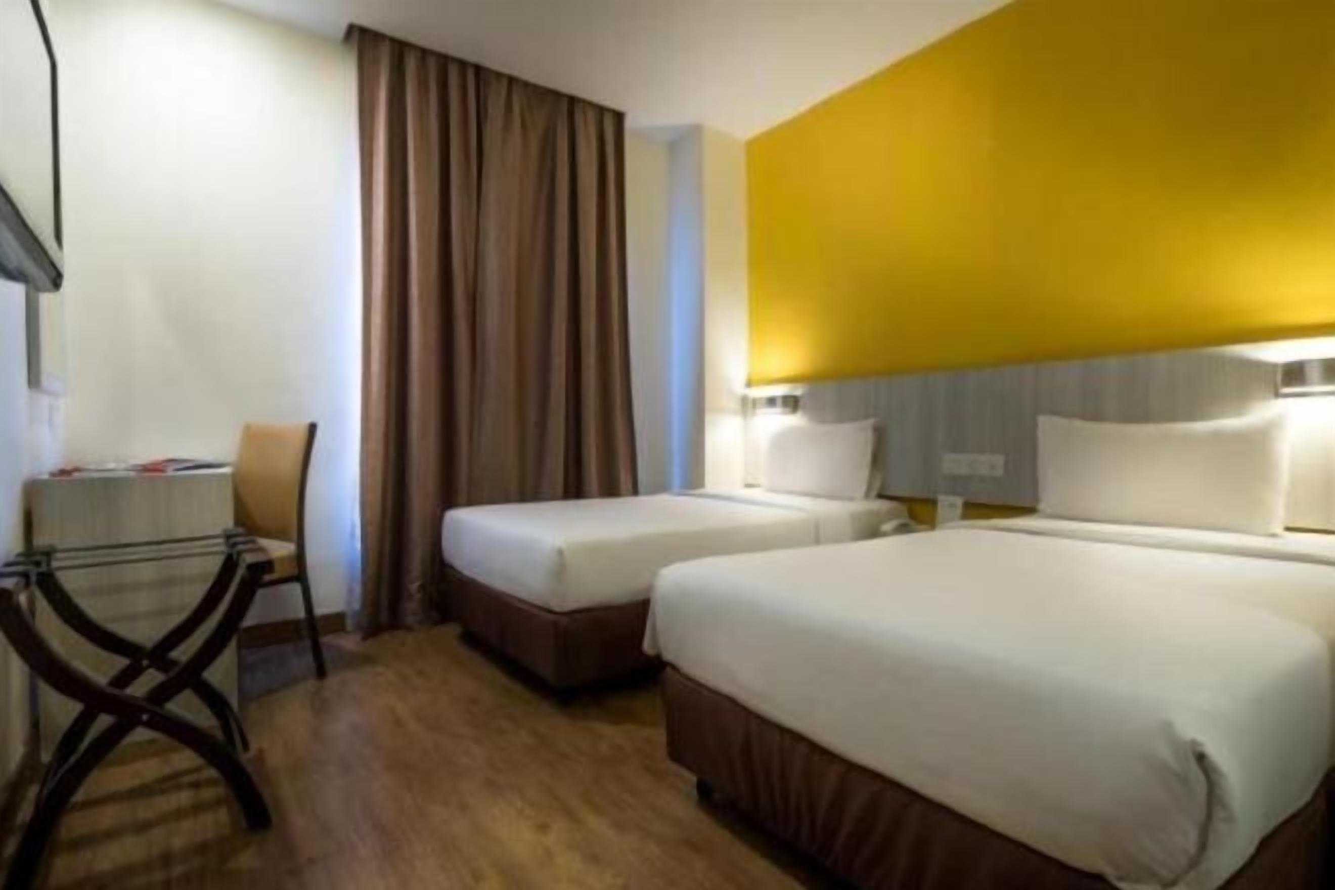 Laptop workspace, iron/ironing board, free WiFi, bed sheets