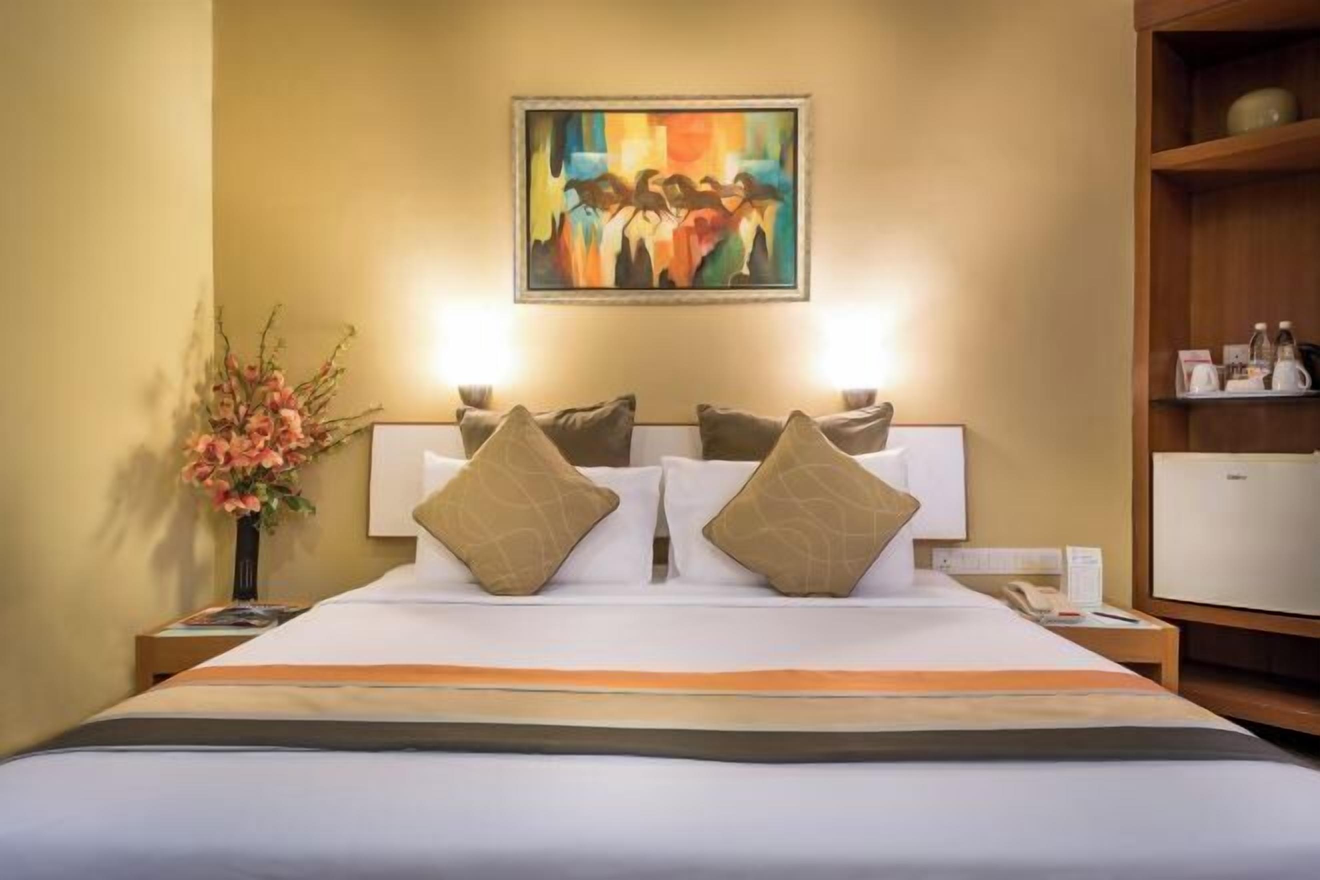 Laptop workspace, iron/ironing board, free WiFi, bed sheets