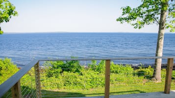 Oceanfront Cottage, 1 King, Sofa Bed | Tengerpartra/óceánra néző