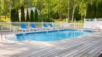 2 outdoor pools