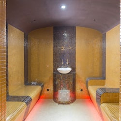 Sale per trattamenti di coppia, sauna, vasca idromassaggio, bagno turco