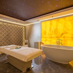 Couples treatment room(s), sauna, hot tub, steam room