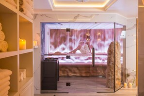 Couples treatment room(s), sauna, hot tub, steam room