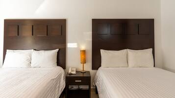 Suite, 2 camas matrimoniales | Escritorio y wifi gratis