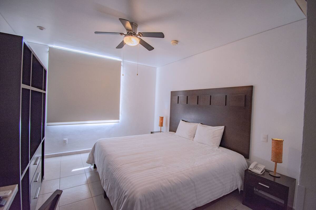 Suite, 1 cama de matrimonio grande | Escritorio y wifi gratis