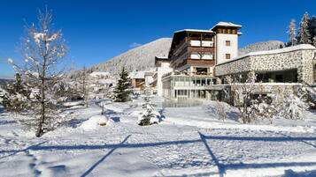 Vista frontal de la propiedad