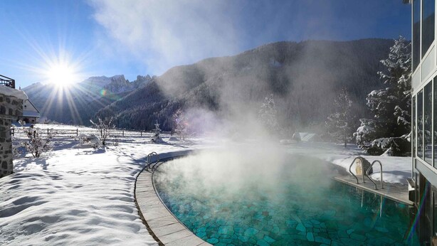 Bathtub spa outdoor