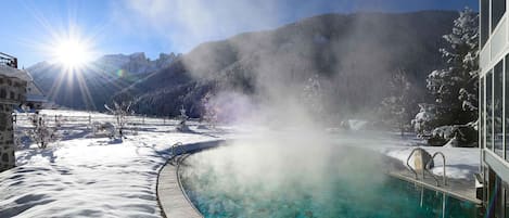 Bathtub spa outdoor