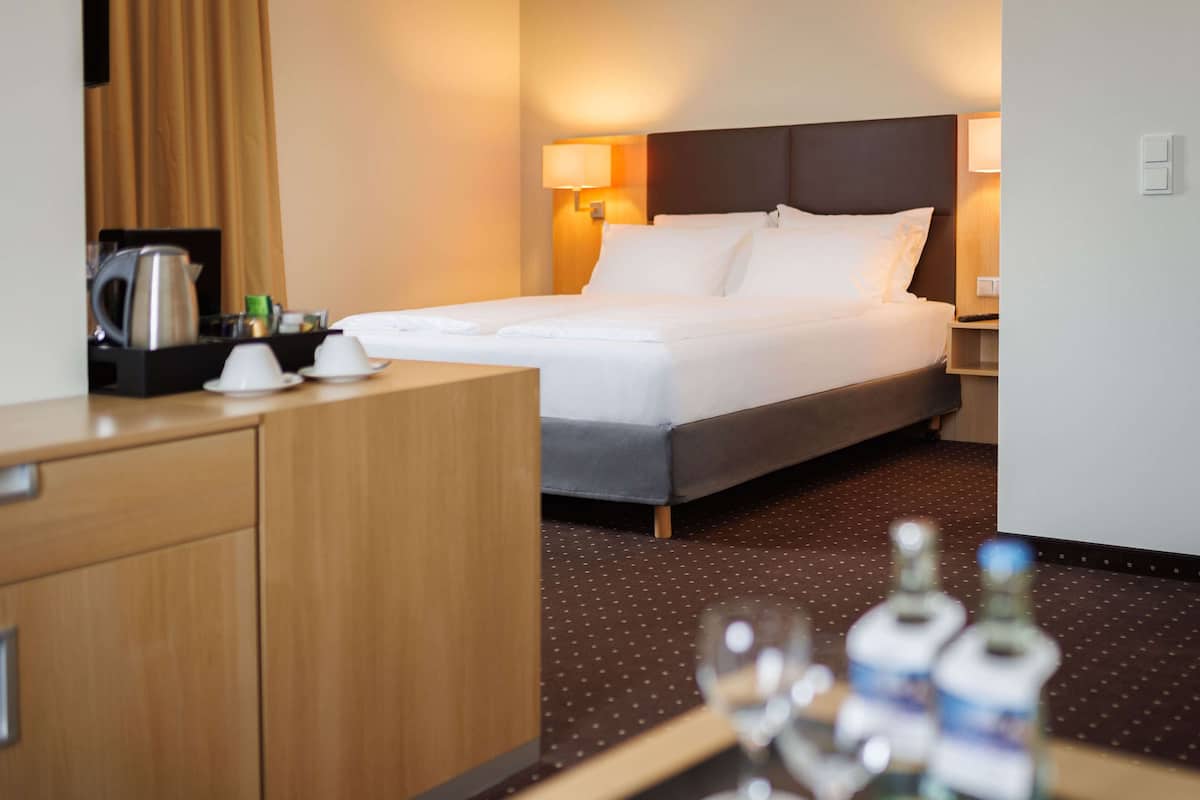 Premium Room | In-room safe, soundproofing, iron/ironing board, Internet