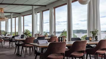 FrĂŒhstĂŒck und Abendessen